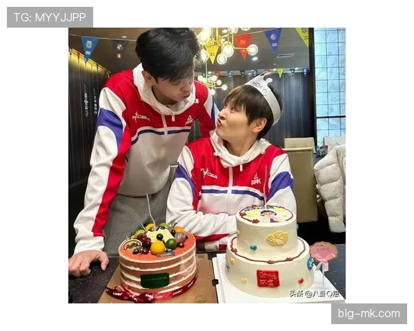 杨力维训练完直接啃鸡腿？这自律和放纵的切换也太真实了